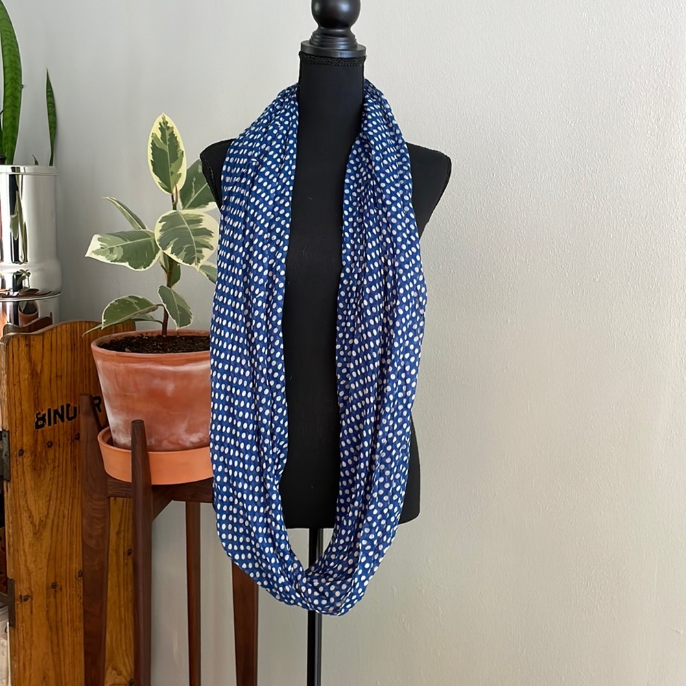 Lightweight polka dot tube scarf